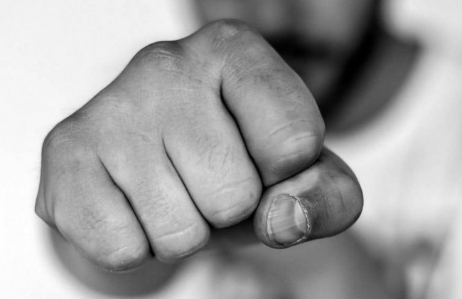 На Київщині чоловік за пляшкою до смерті побив знайомого: подробиці