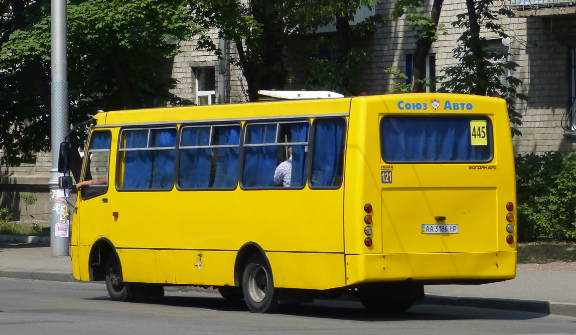 Нелегальная работа маршруток в Киеве: суд арестовал 18 транспортных средств