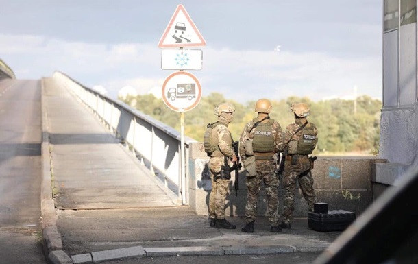 Захват моста Метро в Киеве: спецназ повязал террориста