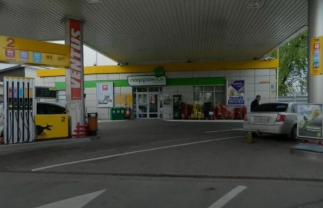 Гучна стрілянина на заправці під Києвом: є постраждалий