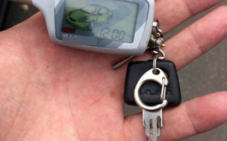 Поймали на горячем: в Киеве мужчина обворовывал автомобили