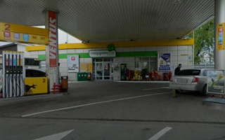 Гучна стрілянина на заправці під Києвом: є постраждалий