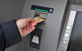 Чи може роботодавець самостійно обирати банк для виплати зарплати: роз’яснення Держпраці