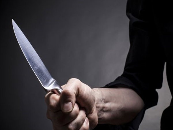 Встромив ніж у груди поліцейському: зловмиснику ухвалено вирок