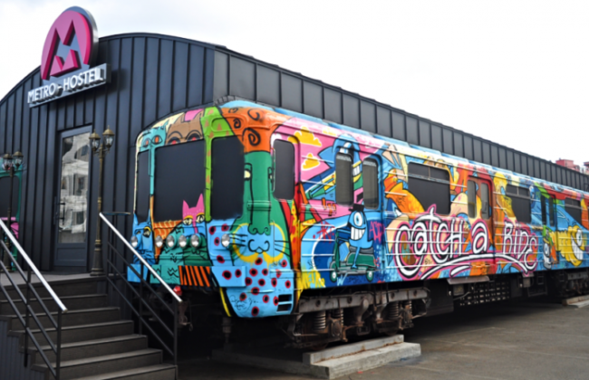 Переночувати в метро: українців вразили дивним хостелом, відео