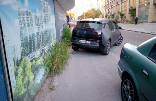 Киян розлютив черговий «герой парковки»: фото