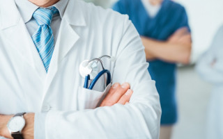 Поки йде аудит, можна померти від сказу: українці переймаються за діяльність МОЗ