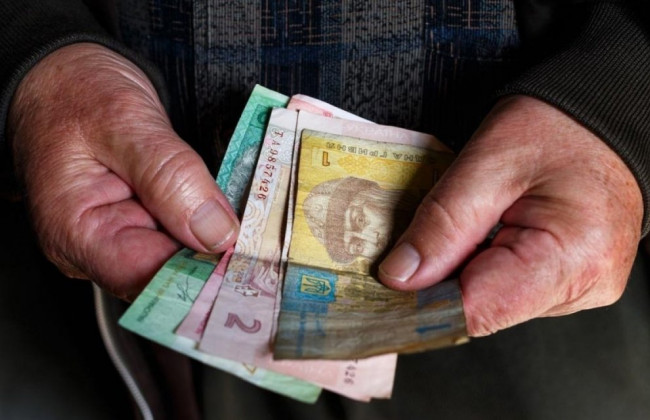 Ощадбанк и пенсии: суд просят снять ограничения для переселенцев