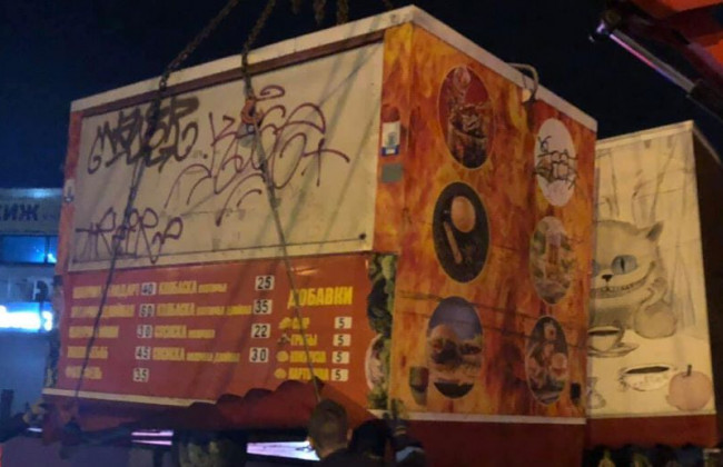 В Киеве начали «охоту» на незаконные временные сооружения, фото