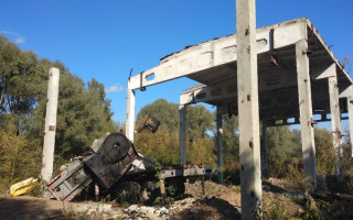 Смертельный инцидент в Сумской области: из-за падения стрелы крана с плитой погиб рабочий