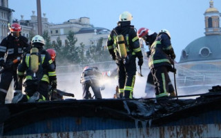 В Києві спалахнула пожежа на Поштовій площі: подробиці