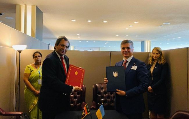 Безвіз для дипломатів: Україна і Шрі-Ланка підписали угоду