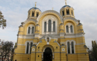 Намагався пограбувати Володимирський собор: у Києві затримали зловмисника