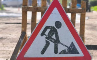 В Киеве закрыли для движения пешеходный мост