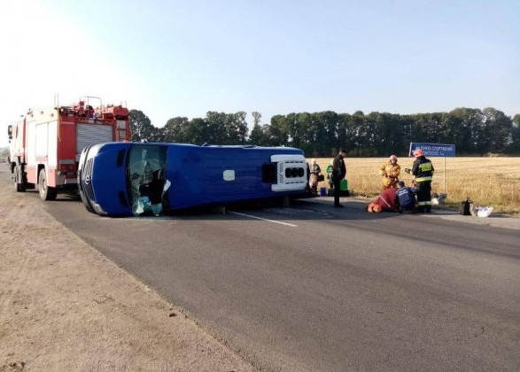 Не справился с управлением: в Черкасской области перевернулся автобус