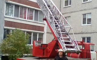 ЧП под Киевом: из запертой квартиры спасли трехлетнюю девочку