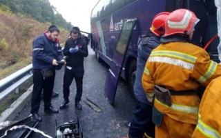Под Киевом переполненный автобус врезался в грузовик: появилось видео