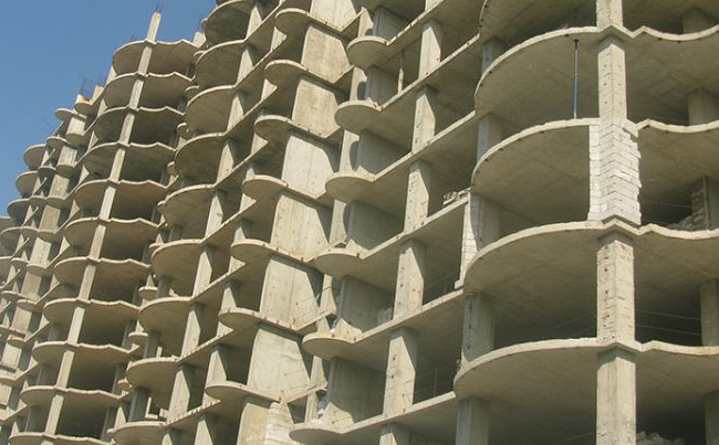 Погиб на руках врачей: во Львове ребенок сорвался с многоэтажки