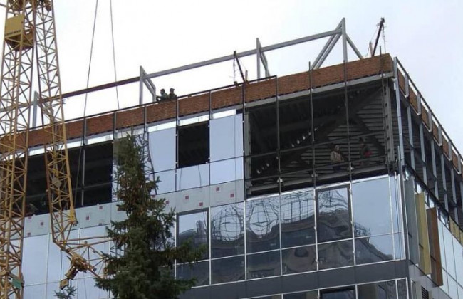 В центре столицы упал строительный кран: появились фото