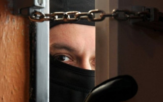 Представились сотрудниками водоканала и обнесли квартиру пенсионера: подробности дерзкого ограбления