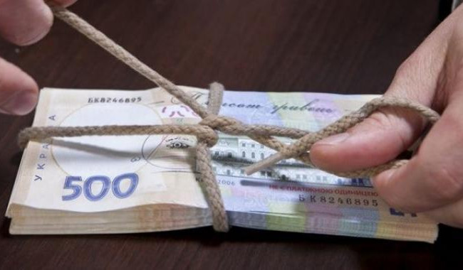 В Киеве чиновник райадминистрации погорел на взятке: подробности