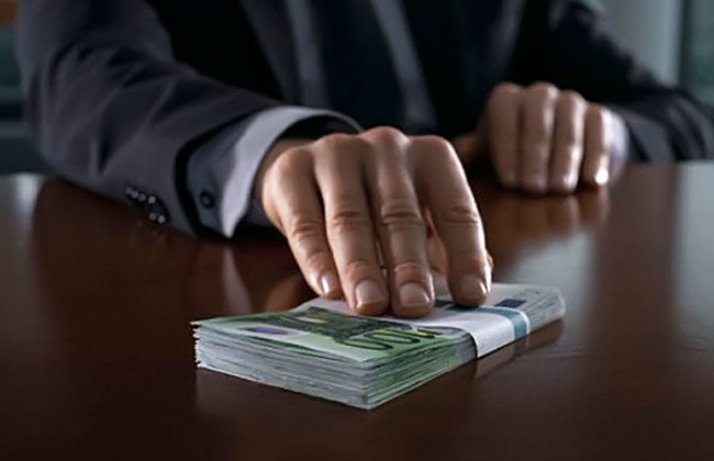 Вымогали «дань» с подчиненных: СБУ задержала начальников подразделений Нацполиции и Погранслужбы