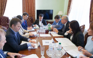 Зеленський провів важливу нараду з представниками НБУ та прем’єром