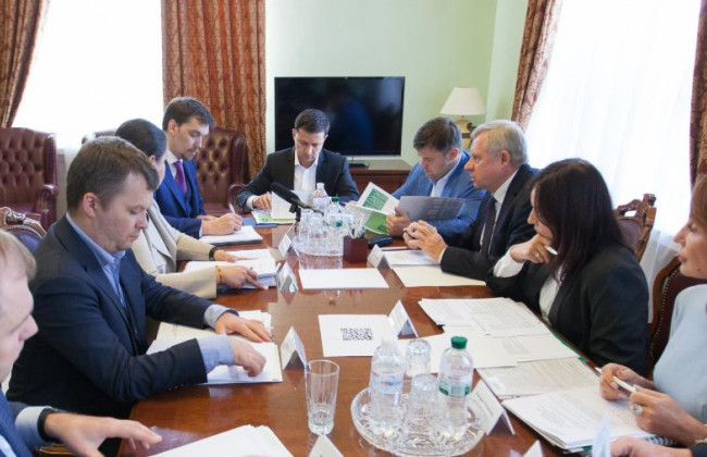 Зеленський провів важливу нараду з представниками НБУ та прем’єром