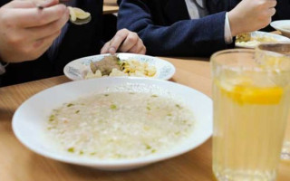 Масове отруєння школярів на Одещині: прокуратура взялась за підприємця