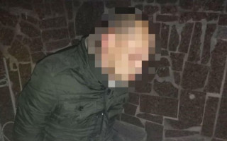 Поздно возвращалась домой: дерзкий грабитель напал на киевлянку