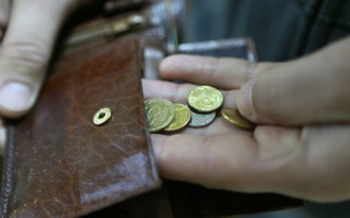 Пенсійний фонд примушує деяких українців повернути «зайві» виплати: що відомо