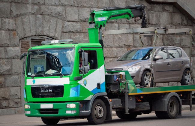 В столице массово эвакуируют автомобили: что нужно знать водителям