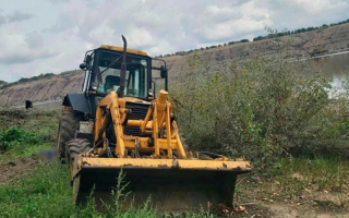 На Буковині на чоловіка наїхав екскаватор
