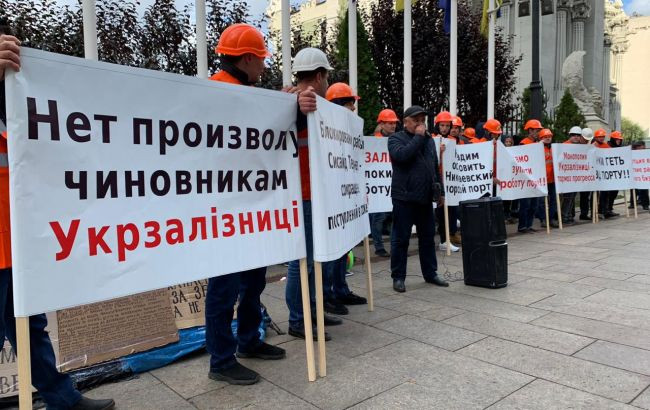 Зеленського закликають захистити Миколаївський порт від Укрзалізниці