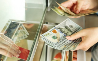 Як в старі 90-ті: соцмережі обговорюють пропонований податок на купівлю валюти