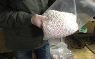 Збували контрабанду наркотиків у пігулках: СБУ блокувала злочинну діяльність наркодилерів