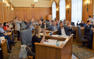 Комітет Ради обговорює призначення позачергових виборів міських голів, трансляція