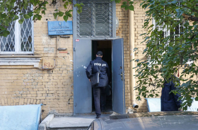 Мужчина совершил суицид в здании Киевского метрополитена