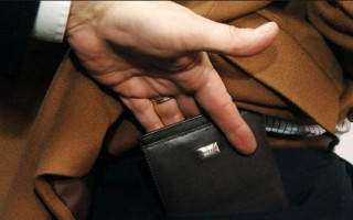 Инцидент в столичном троллейбусе: киевляне устроили самосуд над вором-карманником