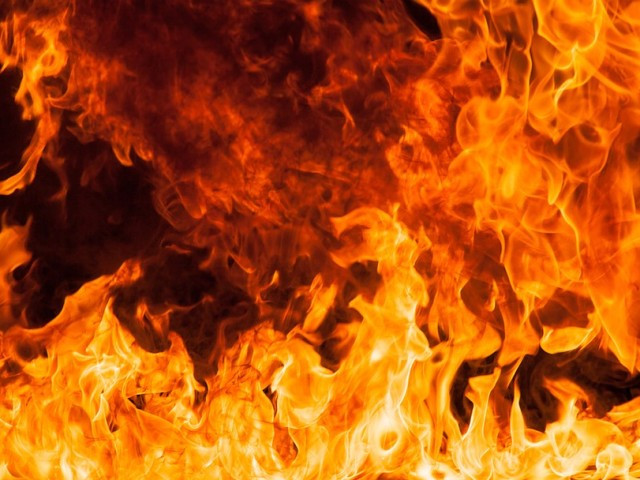 Курили в классе: в Днепре по вине учеников загорелась школа