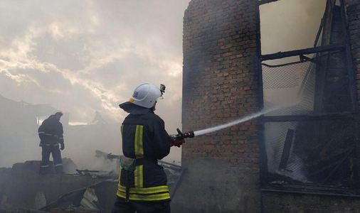 У Тернополі сталася масштабна пожежа: клуби чорного диму видно з усіх точок міста