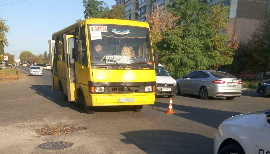 Серьезное ДТП в Броварах: автобус снес пешехода