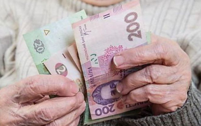 Выход на пенсию: украинцам разъяснили момент с выслугой лет