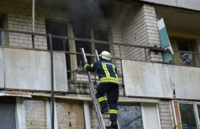 Масштабна пожежа у пансіонаті Дніпра: є подробиці