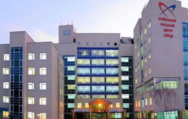 Трагедія у Києві: із вікна Інституту серця вистрибнув пацієнт