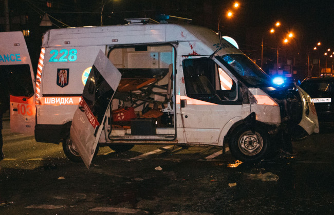 В Киеве скорая с ребенком попала в смертельное ДТП: подробности