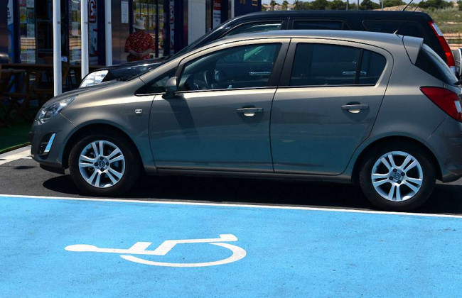 Парковка на местах для инвалидов: что грозит водителю за неправильную стоянку