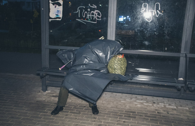 Загадочная смерть: на столичной остановке нашли тело пожилой женщины