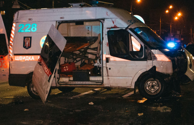 В Києві швидка з дитиною потрапила в смертельне ДТП: нові подробиці аварії
