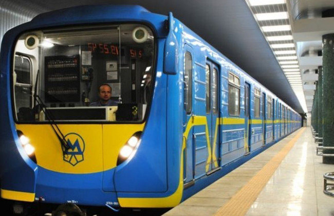 Киевлянам продлили работу метро на один день: что нужно знать